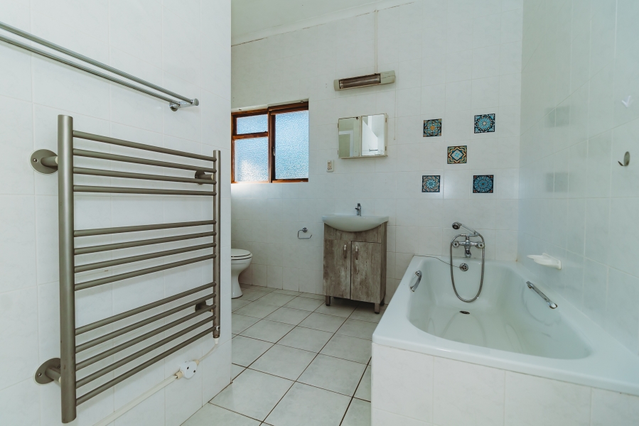 4 Bedroom Property for Sale in Heatherlands Western Cape